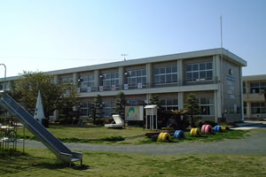 田原市立高松小学校の外観写真