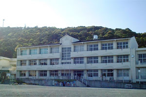 田原市立若戸小学校の外観写真