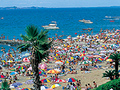 写真：夏の伊良湖海水浴場の上空写真