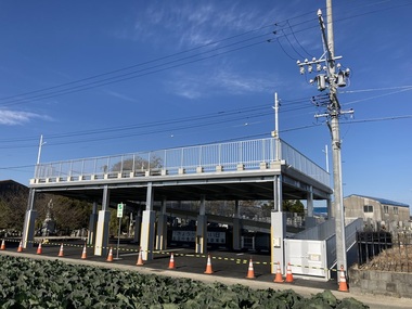 医王寺南側駐車場（写真）