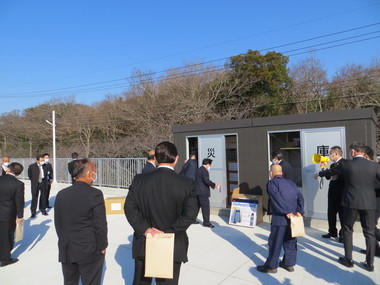 倉庫の見学（写真）