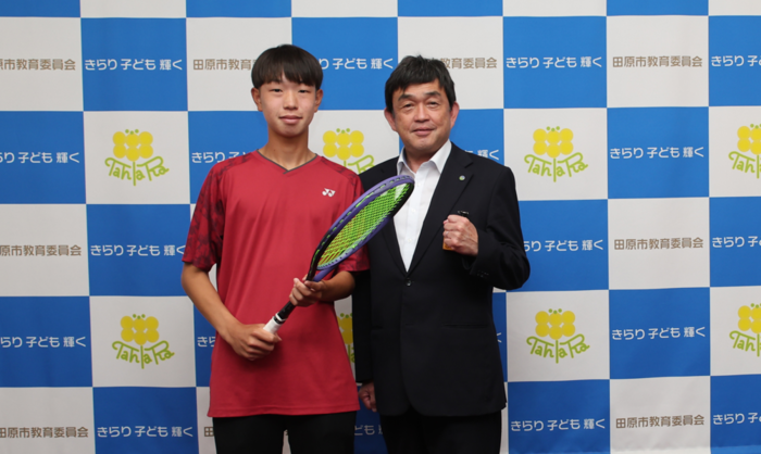 佐久間さんと教育長の写真