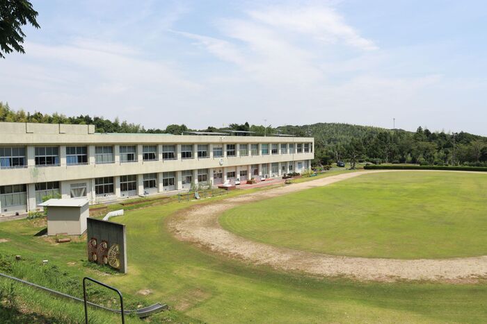 六連小学校運動場