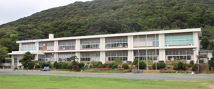 写真：田原市立田原南部小学校の外観